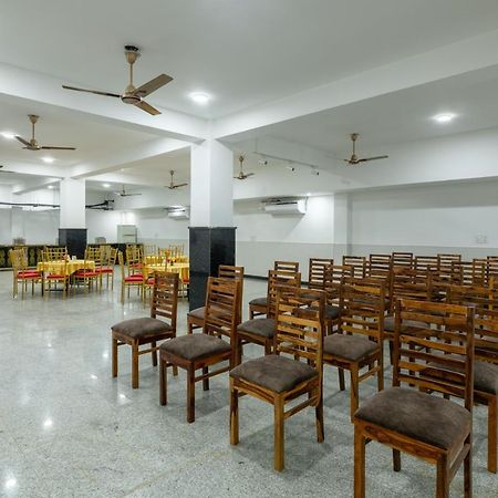 Hotel De Luxe Basai Road คูร์เคาน์ ภายนอก รูปภาพ